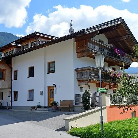 Hoellwarth Apartment *