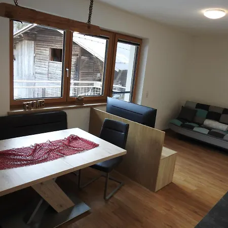 Höllwarth Apartment *